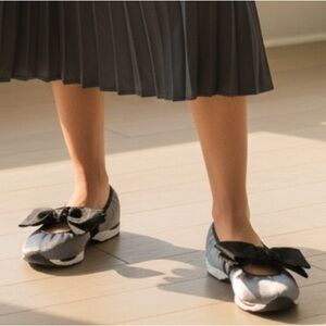 All Black Footwear woman’s bow bow satin sneaker size 40EU